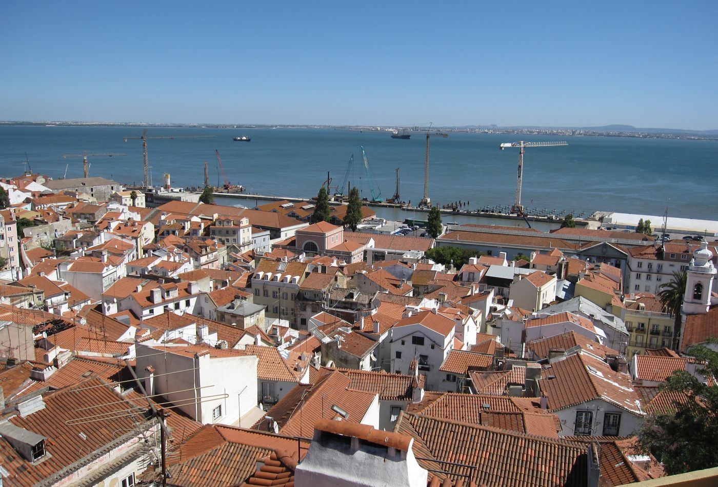 Toits de l'Alfama à Lisbonne